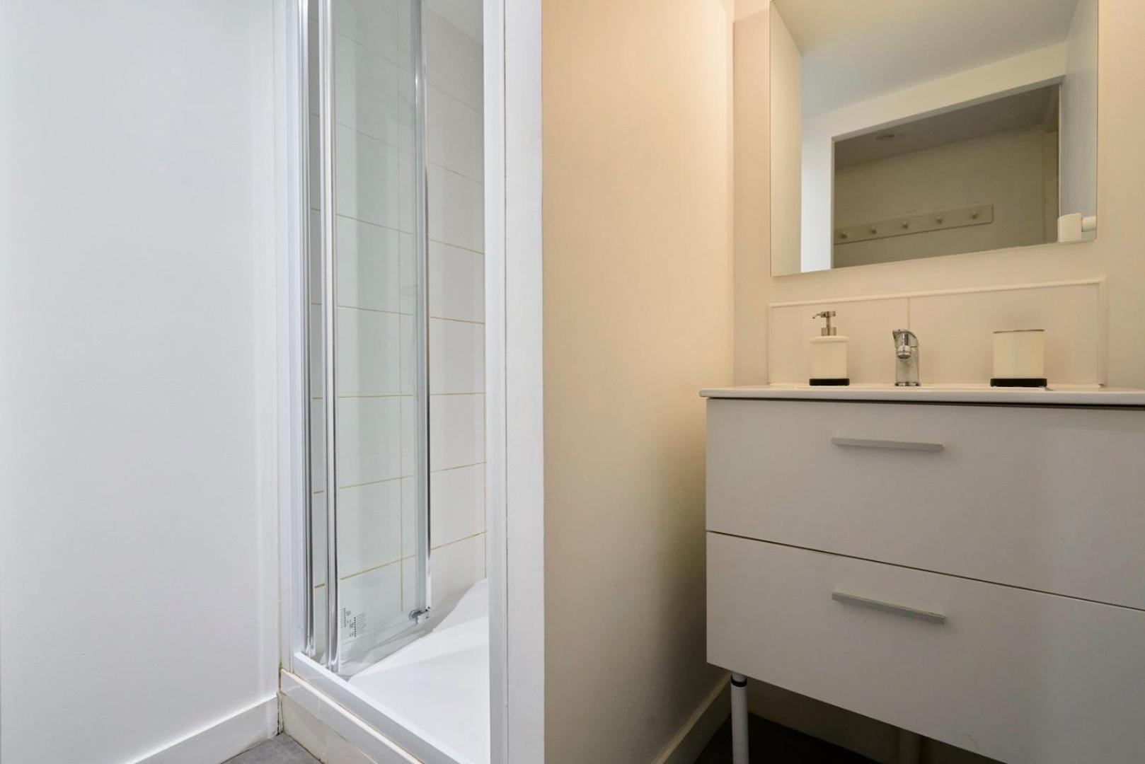 Bright 3-Bedroom 2-Bathroom Flat. ลีลล์ ภายนอก รูปภาพ