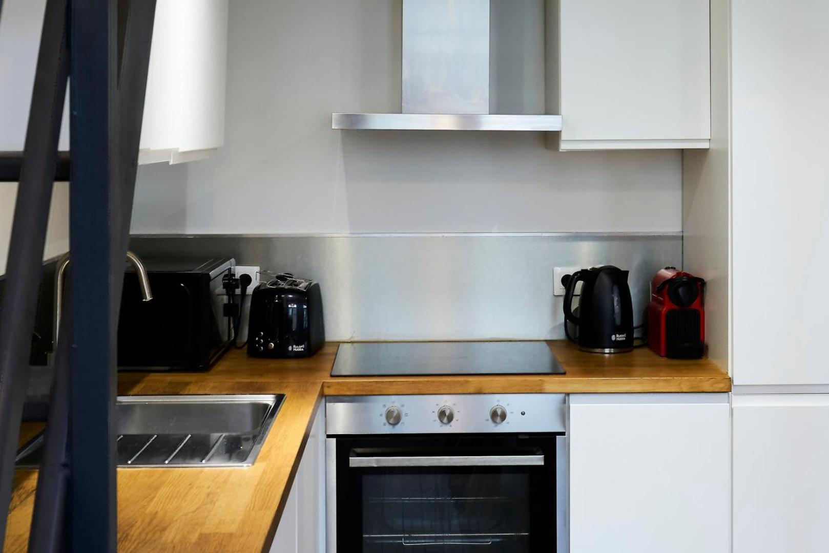 Bright 3-Bedroom 2-Bathroom Flat. ลีลล์ ภายนอก รูปภาพ